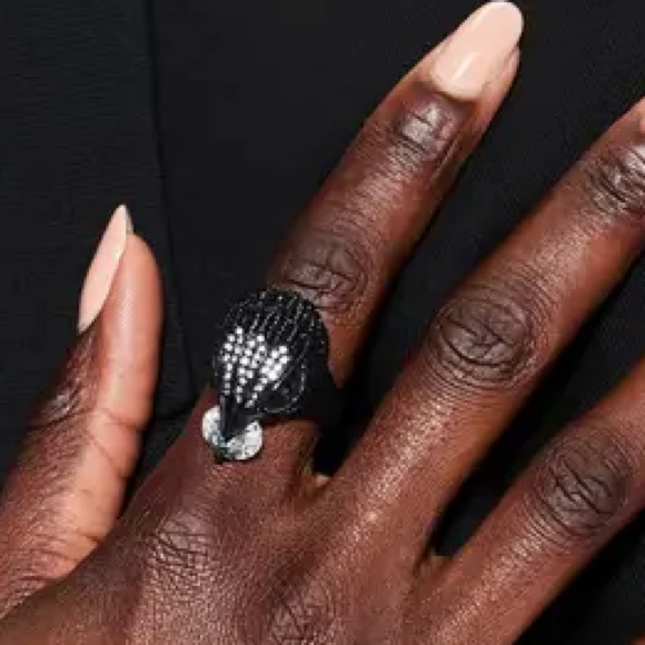 NWOT Kurt Geiger Pavé Eagle's Head Crystal Cocktail Ring - Picture 2 of 13